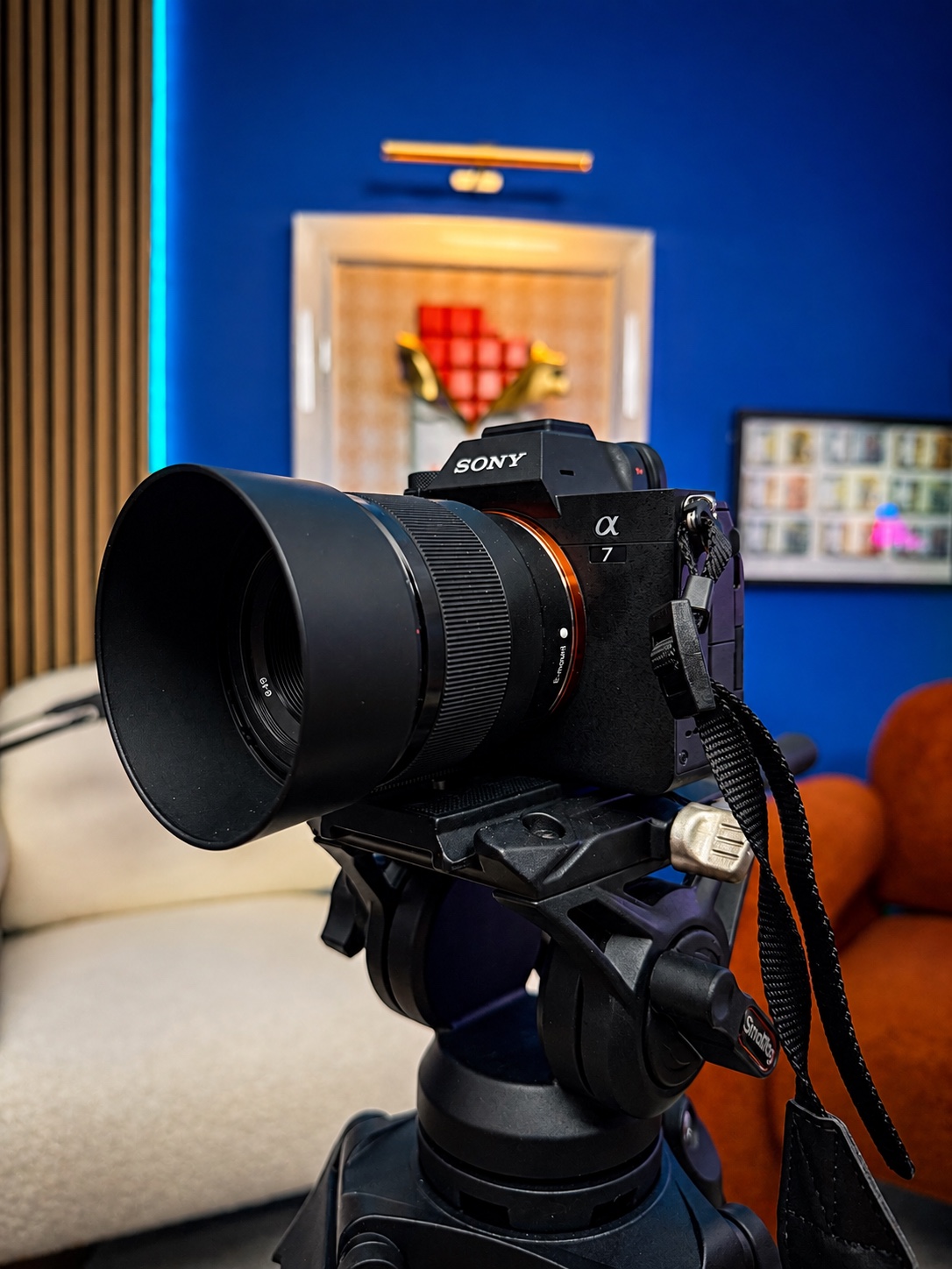 Caméra Sony Alpha 7 installée dans le studio Parlons Cash