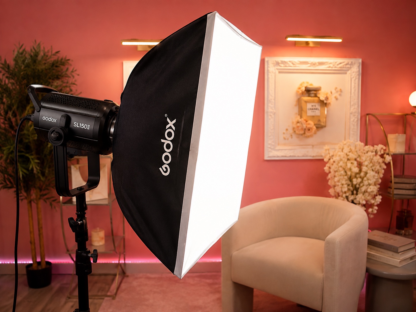 Éclairage Godox avec softbox dans le studio Parlons Cash